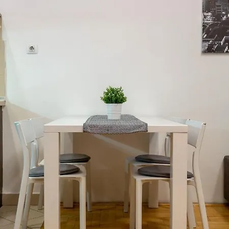 Dowtown In The Gozsdu Garden Apartment Budapest