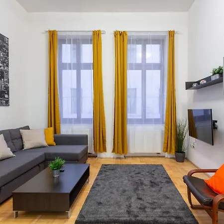 Apartment Dowtown In The Gozsdu Garden Budapest