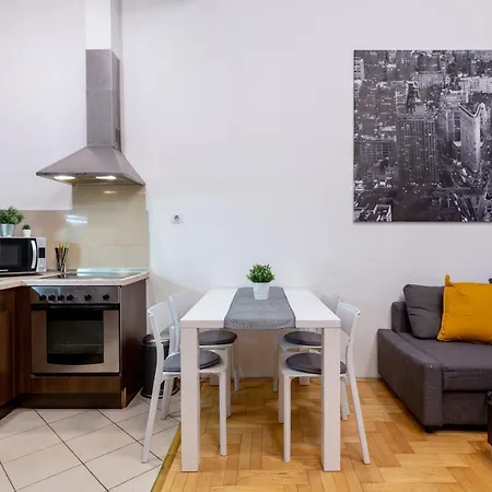 Dowtown In The Gozsdu Garden * Budapest